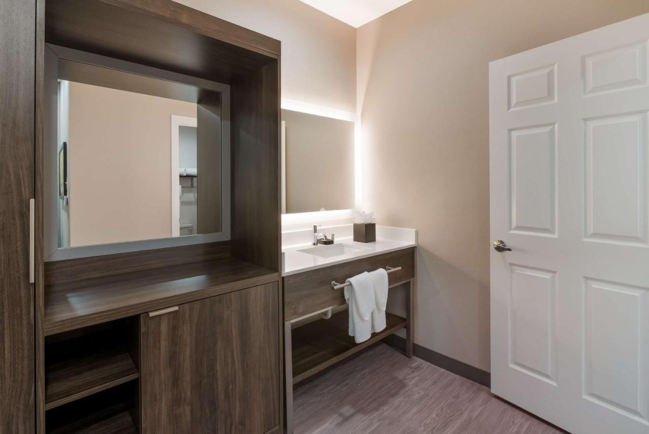 Best Western La Place Inn Екстер'єр фото